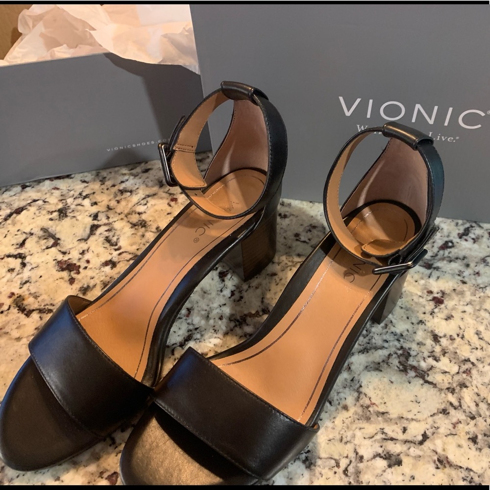 Vionic Papaya Rosie leather heel black size 8
